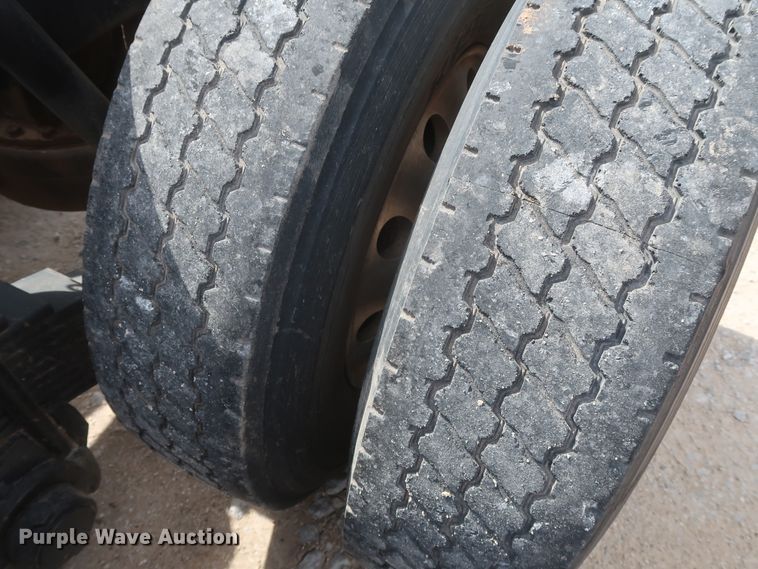 image for item DH0919 2010 Mack CHU613  semi truck