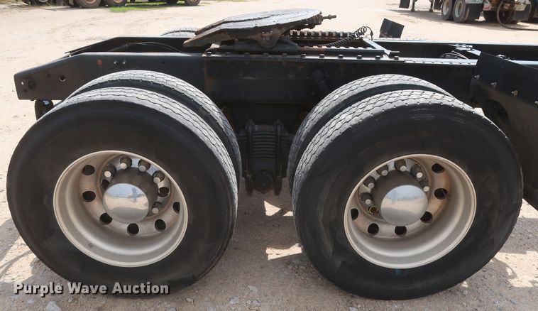 image for item DH0919 2010 Mack CHU613  semi truck