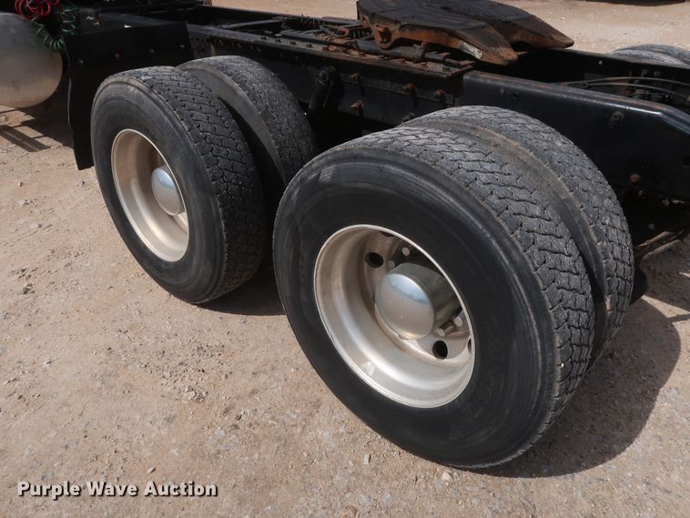 image for item DH0919 2010 Mack CHU613  semi truck