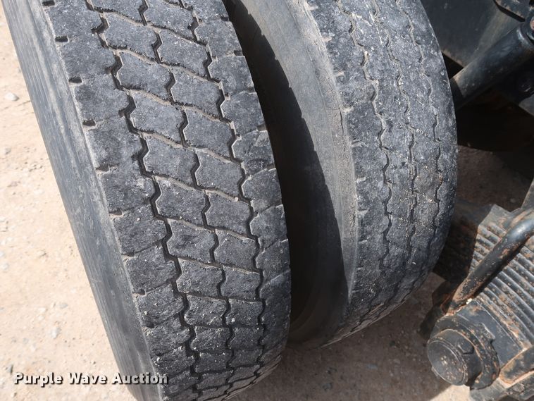 image for item DH0919 2010 Mack CHU613  semi truck