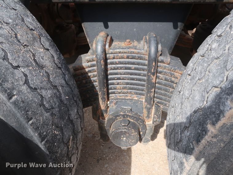 image for item DH0919 2010 Mack CHU613  semi truck