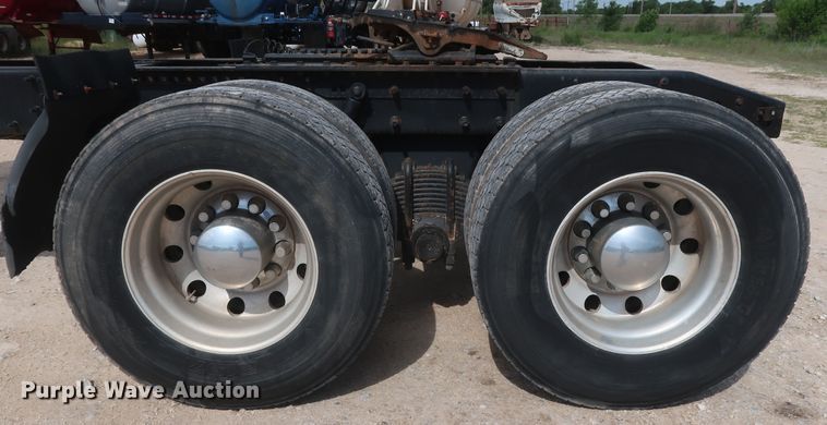 image for item DH0919 2010 Mack CHU613  semi truck