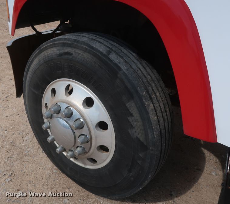 image for item DH0919 2010 Mack CHU613  semi truck