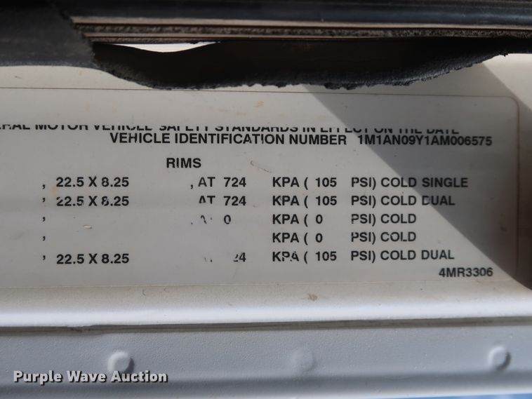 image for item DH0919 2010 Mack CHU613  semi truck