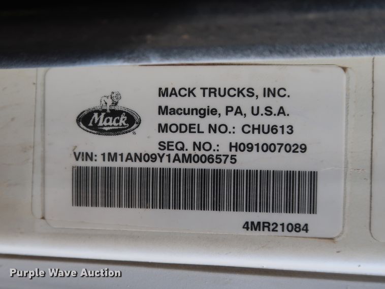 image for item DH0919 2010 Mack CHU613  semi truck