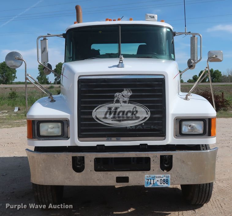 image for item DH0920 2010 Mack CHU613  semi truck