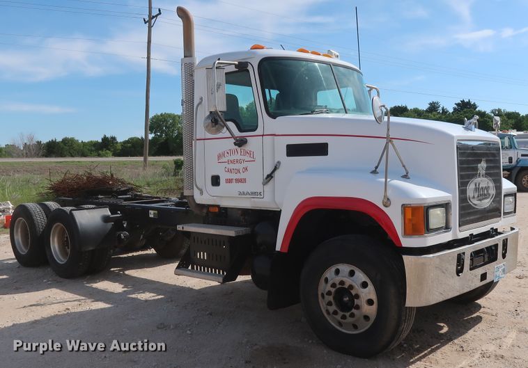 image for item DH0920 2010 Mack CHU613  semi truck