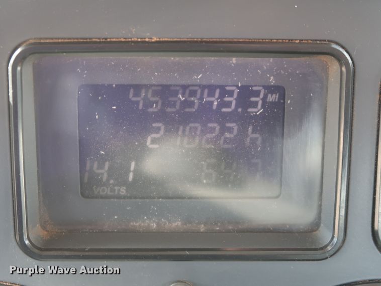 image for item DH0920 2010 Mack CHU613  semi truck