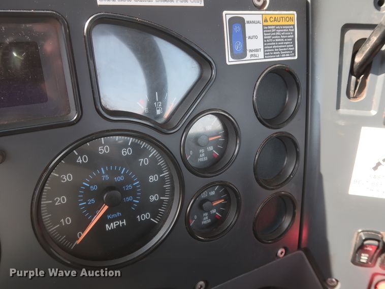 image for item DH0920 2010 Mack CHU613  semi truck