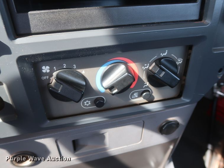 image for item DH0920 2010 Mack CHU613  semi truck