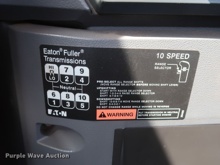 image for item DH0920 2010 Mack CHU613  semi truck