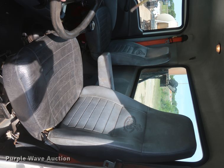 image for item DH0920 2010 Mack CHU613  semi truck