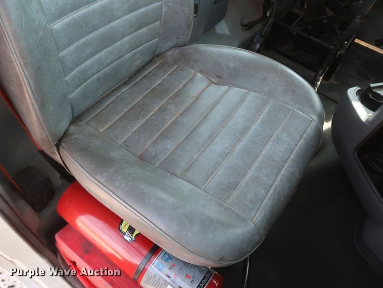 image for item DH0920 2010 Mack CHU613  semi truck