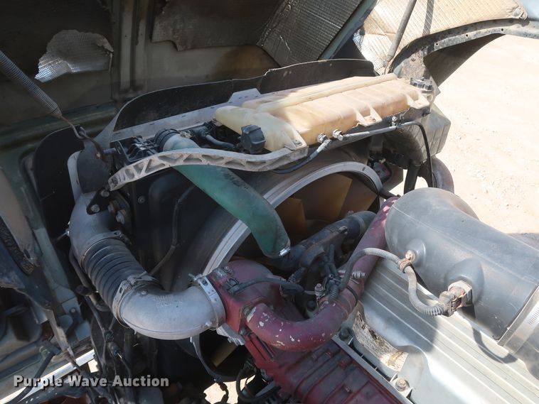 image for item DH0920 2010 Mack CHU613  semi truck