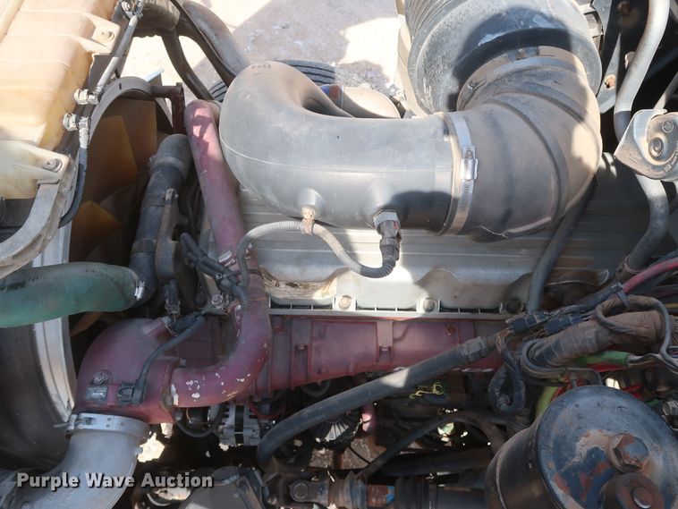 image for item DH0920 2010 Mack CHU613  semi truck