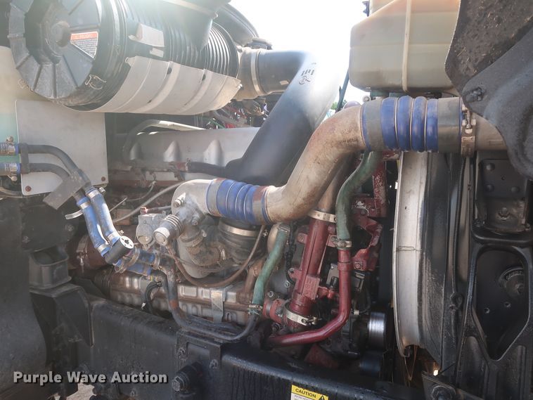 image for item DH0920 2010 Mack CHU613  semi truck