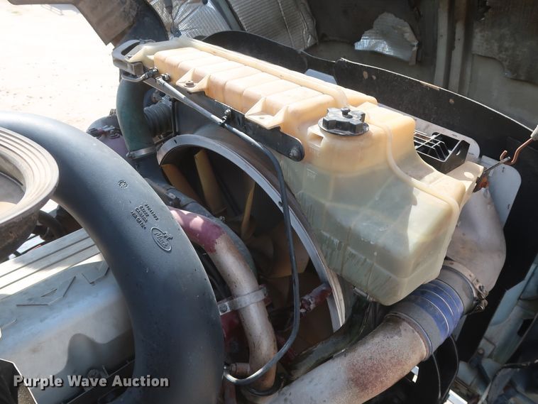 image for item DH0920 2010 Mack CHU613  semi truck