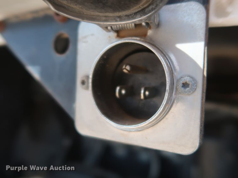 image for item DH0920 2010 Mack CHU613  semi truck