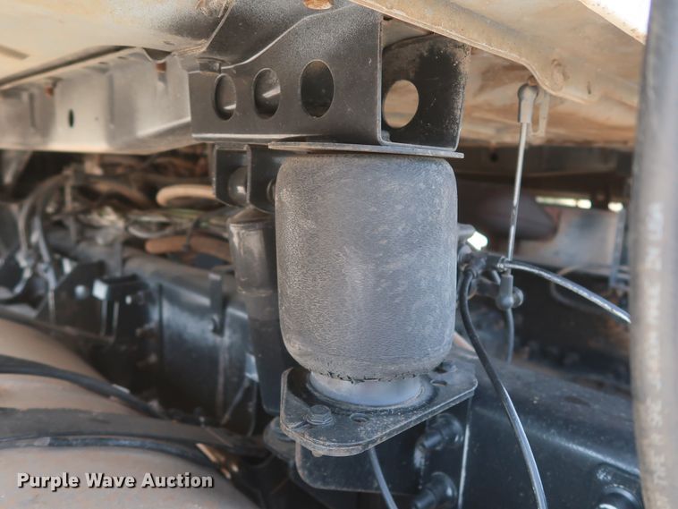 image for item DH0920 2010 Mack CHU613  semi truck