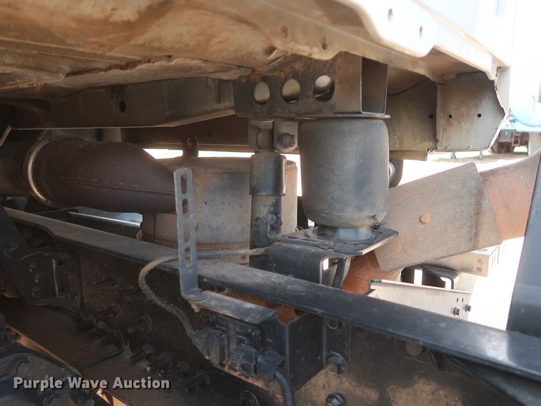 image for item DH0920 2010 Mack CHU613  semi truck