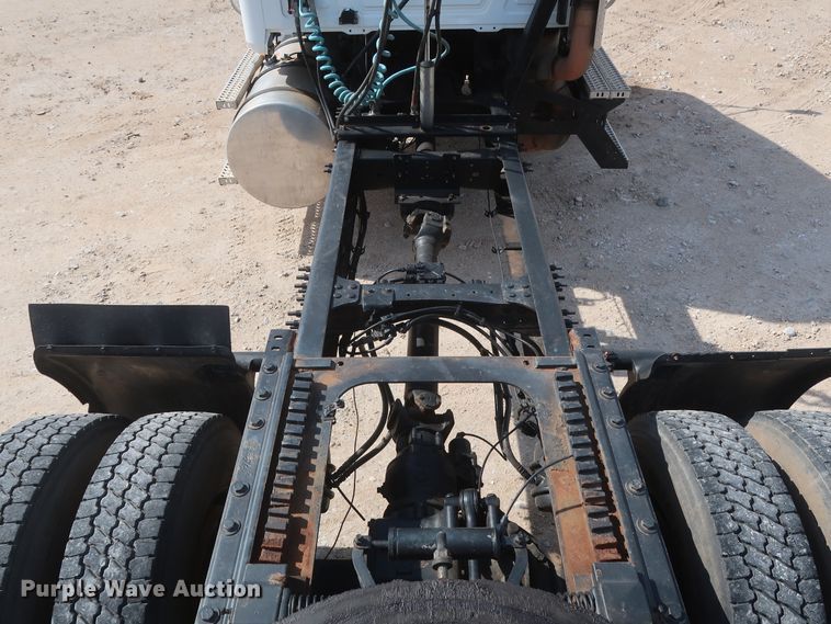 image for item DH0920 2010 Mack CHU613  semi truck