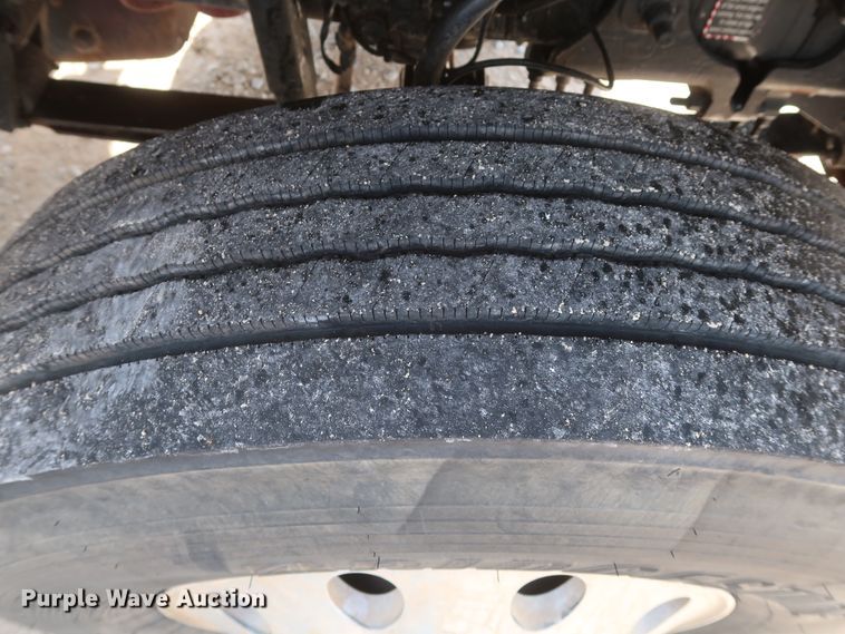 image for item DH0920 2010 Mack CHU613  semi truck