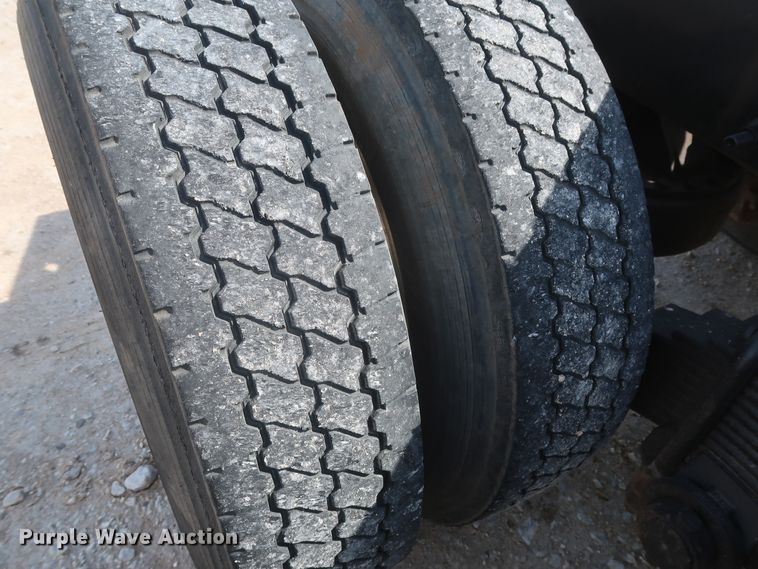 image for item DH0920 2010 Mack CHU613  semi truck