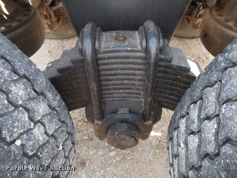 image for item DH0920 2010 Mack CHU613  semi truck