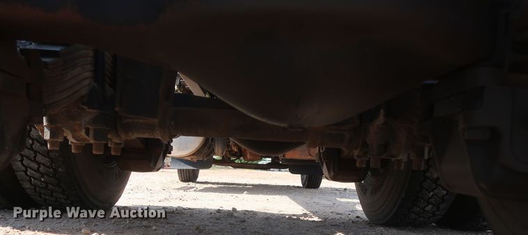 image for item DH0920 2010 Mack CHU613  semi truck