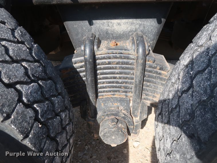 image for item DH0920 2010 Mack CHU613  semi truck