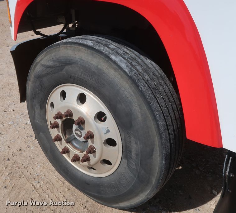 image for item DH0920 2010 Mack CHU613  semi truck