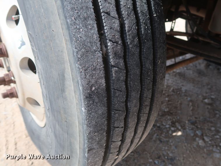 image for item DH0920 2010 Mack CHU613  semi truck