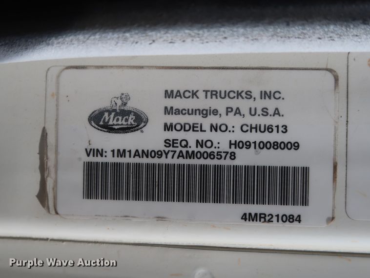 image for item DH0920 2010 Mack CHU613  semi truck