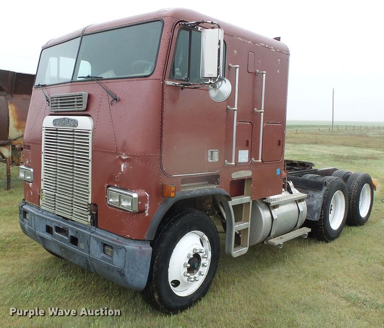 image for item DH4924 1989 Freightliner FLA  semi truck