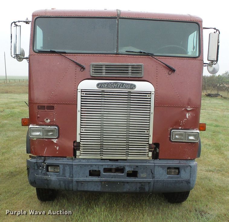 image for item DH4924 1989 Freightliner FLA  semi truck