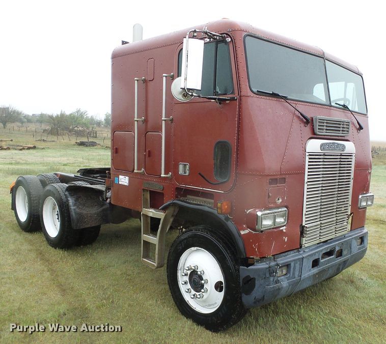 image for item DH4924 1989 Freightliner FLA  semi truck