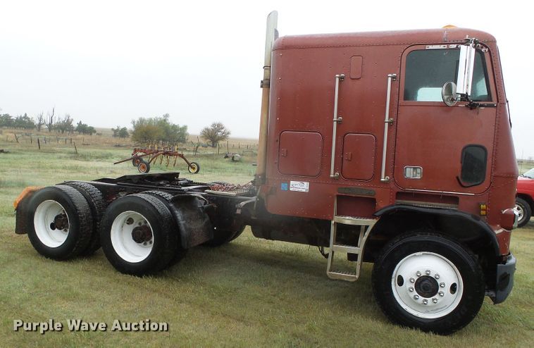 image for item DH4924 1989 Freightliner FLA  semi truck