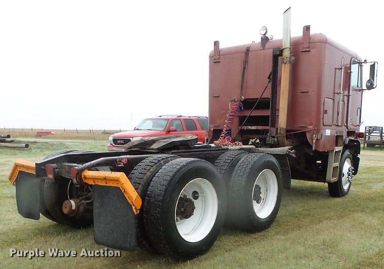 image for item DH4924 1989 Freightliner FLA  semi truck