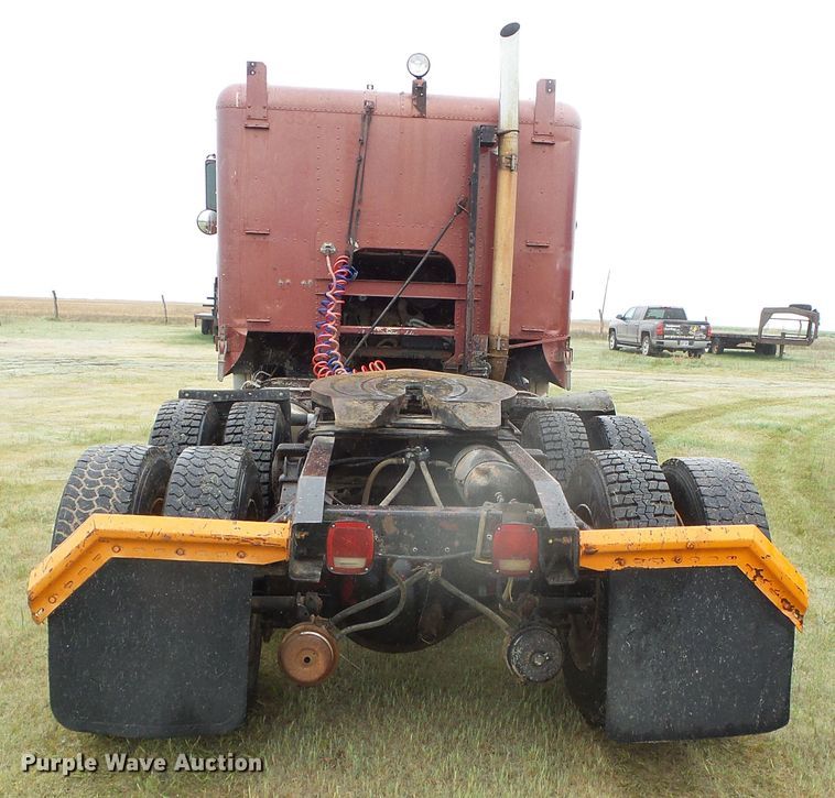 image for item DH4924 1989 Freightliner FLA  semi truck