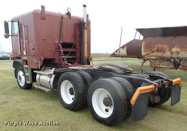 image for item DH4924 1989 Freightliner FLA  semi truck