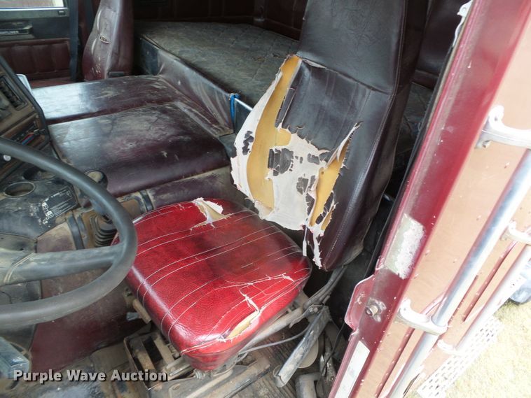 image for item DH4924 1989 Freightliner FLA  semi truck