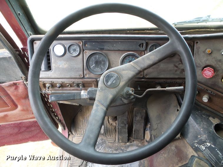 image for item DH4924 1989 Freightliner FLA  semi truck