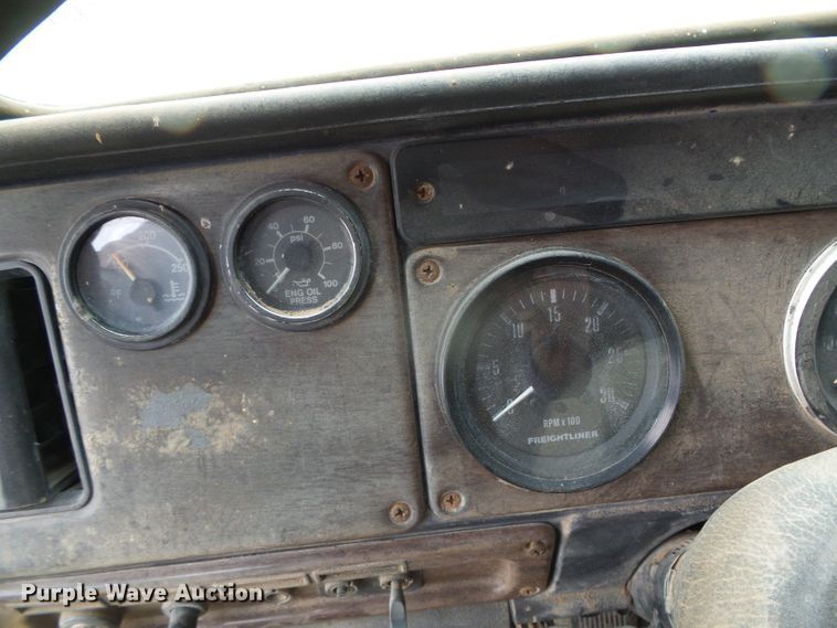 image for item DH4924 1989 Freightliner FLA  semi truck