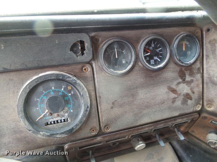 image for item DH4924 1989 Freightliner FLA  semi truck