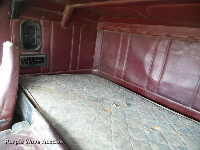 image for item DH4924 1989 Freightliner FLA  semi truck