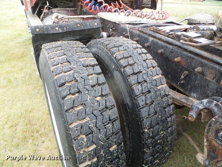 image for item DH4924 1989 Freightliner FLA  semi truck