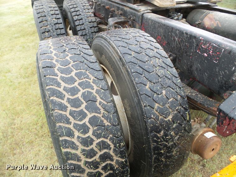 image for item DH4924 1989 Freightliner FLA  semi truck