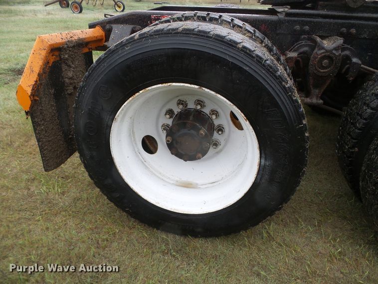 image for item DH4924 1989 Freightliner FLA  semi truck