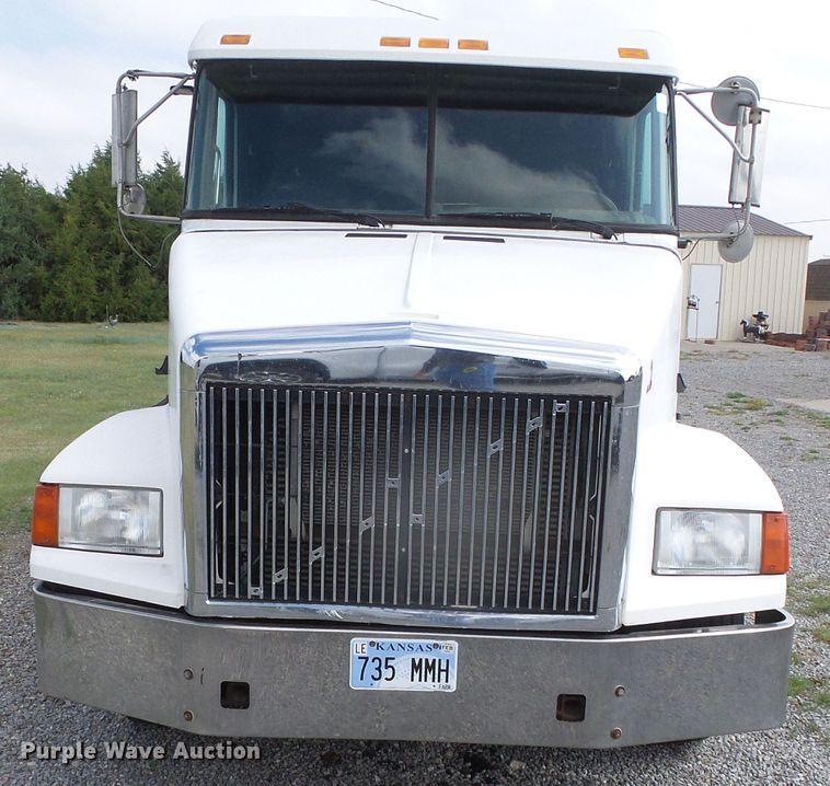 image for item DH4933 1997 Volvo WIA  semi truck