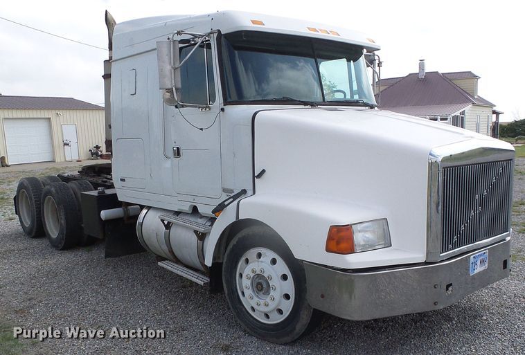 image for item DH4933 1997 Volvo WIA  semi truck